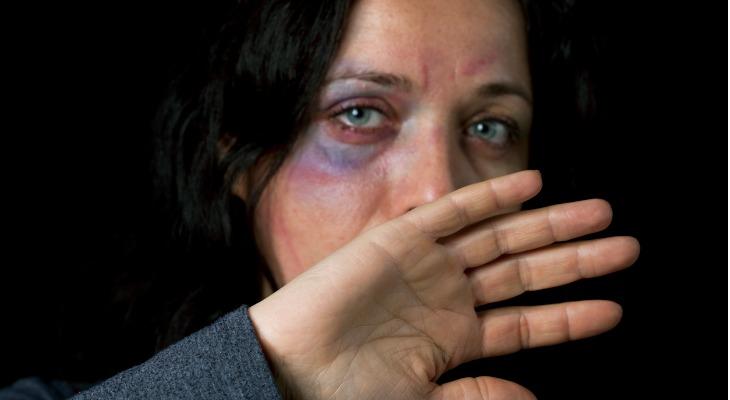 ¿Cómo podemos ayudar a una víctima de violencia contra la mujer?-0
